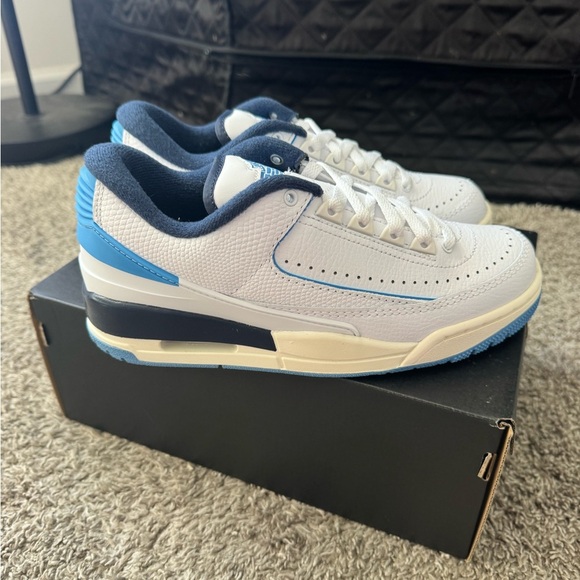 Jordan 2 UNC - Picture 3 of 5